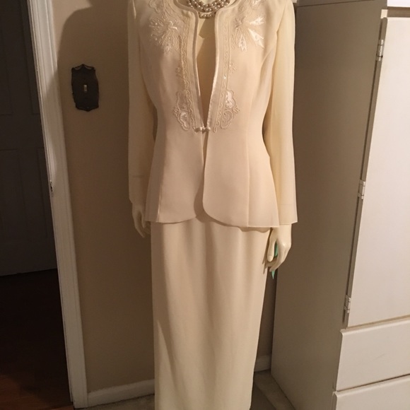 Dresses - Picture 4 of 4